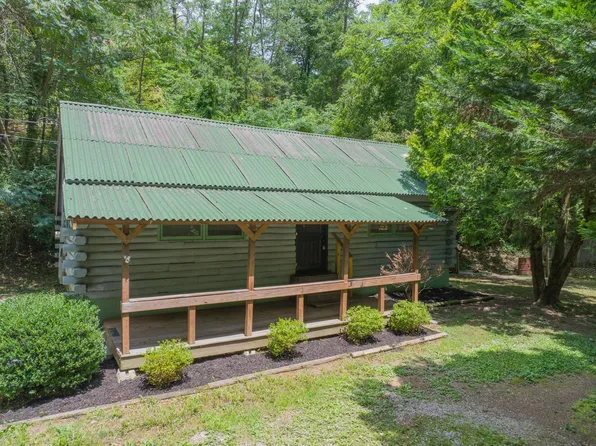 2471 Upper Middle Creek Rd, Sevierville, TN 37876