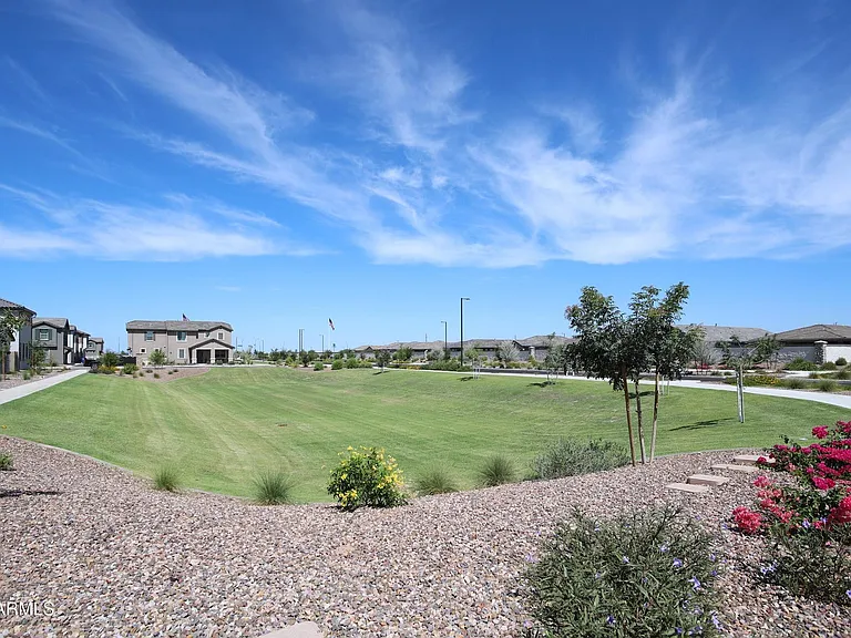 879 W Finch Dr — Photo 14