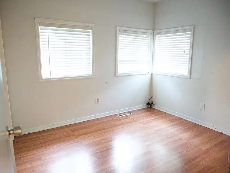 1504 N 75th Dr — Photo 10