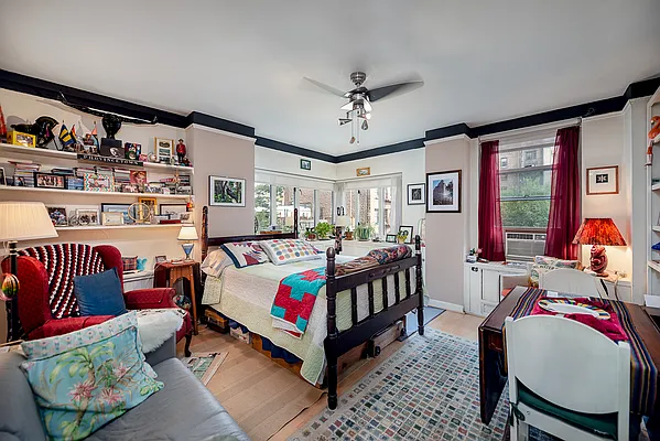 Sold by Century 21 Metropolitan | media 2