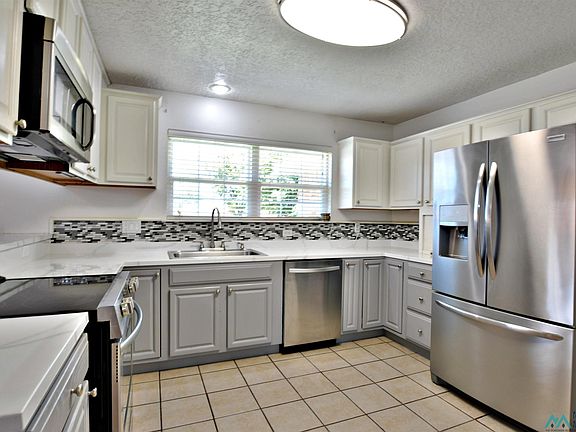 3rd image of 3712 Benjamin Davis Dr