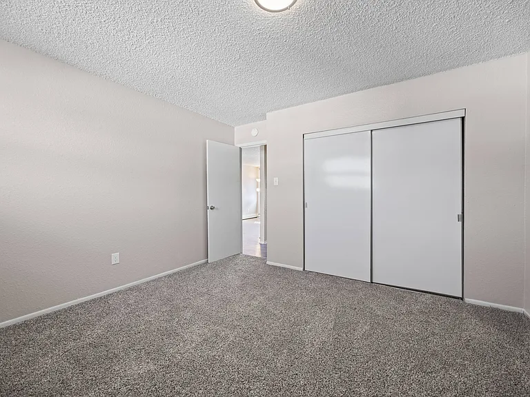1305 Estes St — Photo 13