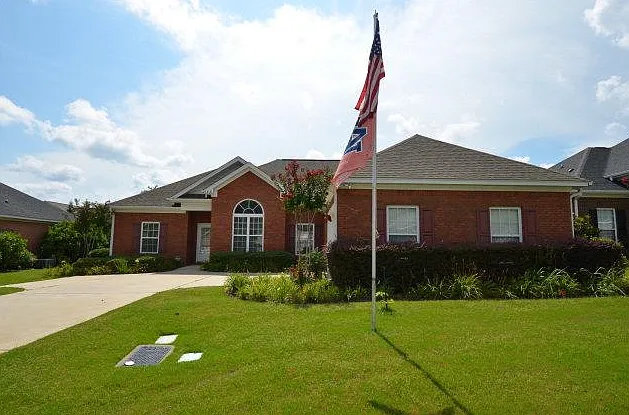 1416 Cloverbrook Cir — Photo 1