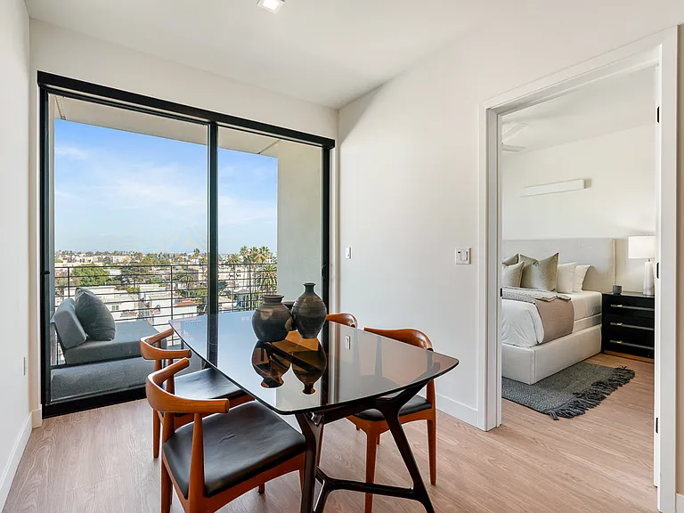 Venue Residences — Photo 81