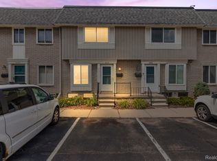 4352 Fifteen Mile Rd, Sterling Heights, MI 48310