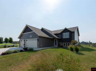 1949 Denali Dr, North Mankato, MN 56003