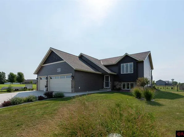 1949 Denali Dr, North Mankato, MN 56003