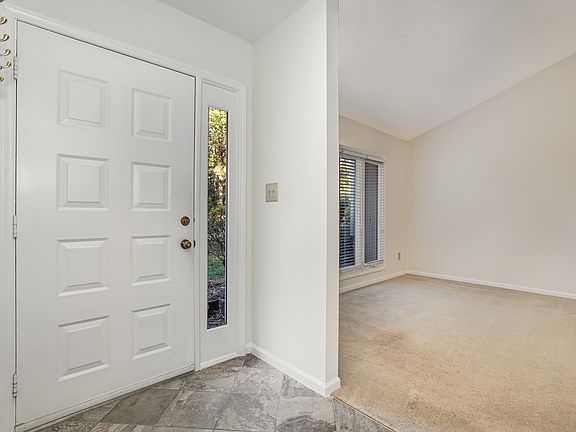 3rd image of 117 Mossbark Ln