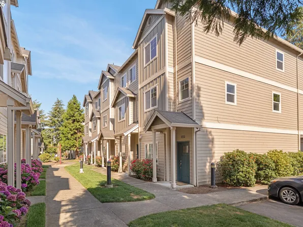 10336 SW Hollyridge Ln, Beaverton, OR 97005