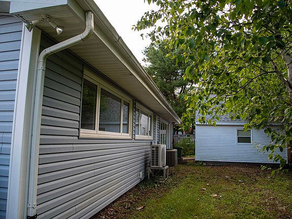 5th image of 17 Maple Dr
