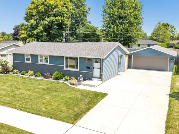 1797 Saint Agnes Dr, Green Bay, WI 54304
