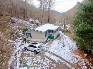 594 Jimmies Creek Rd, Regina, KY 41559