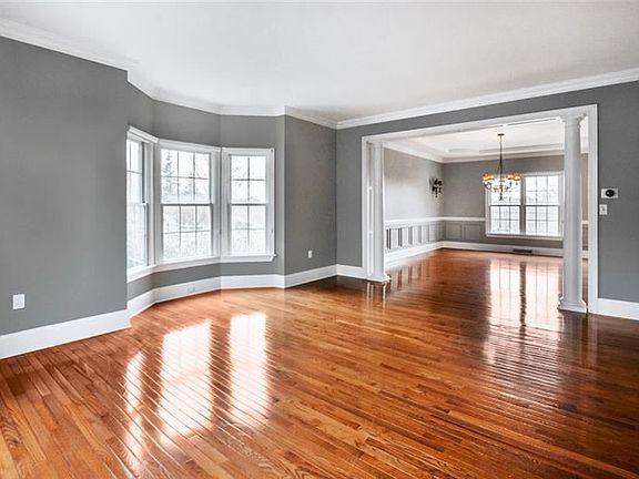 4th image of 135 Windwood Dr