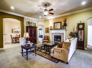 300 Tioga St, Burleson, TX 76028