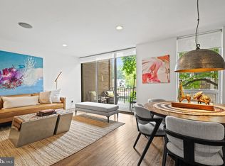 1674 Chimney House Rd, Reston, VA 20190