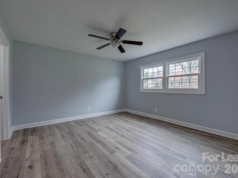1048 Avondale Rd — Photo 5
