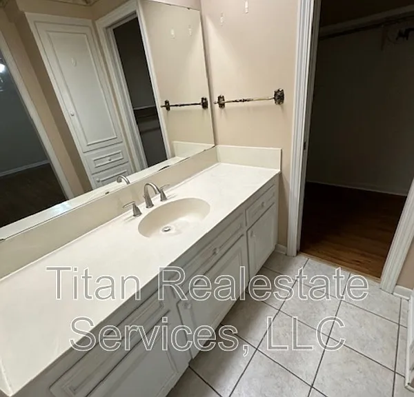 413 Woodvale Ave — Photo 9