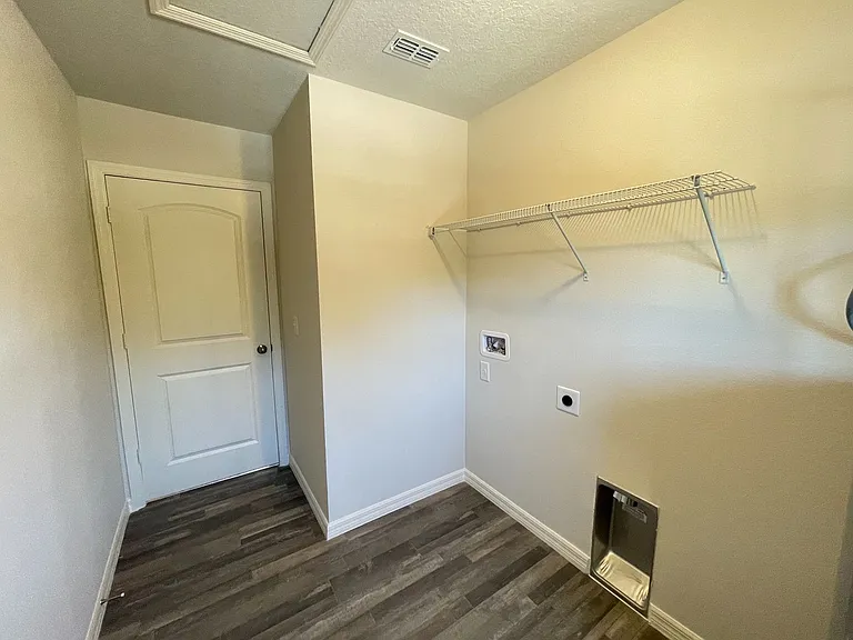 1630 Tench Ct — Photo 17