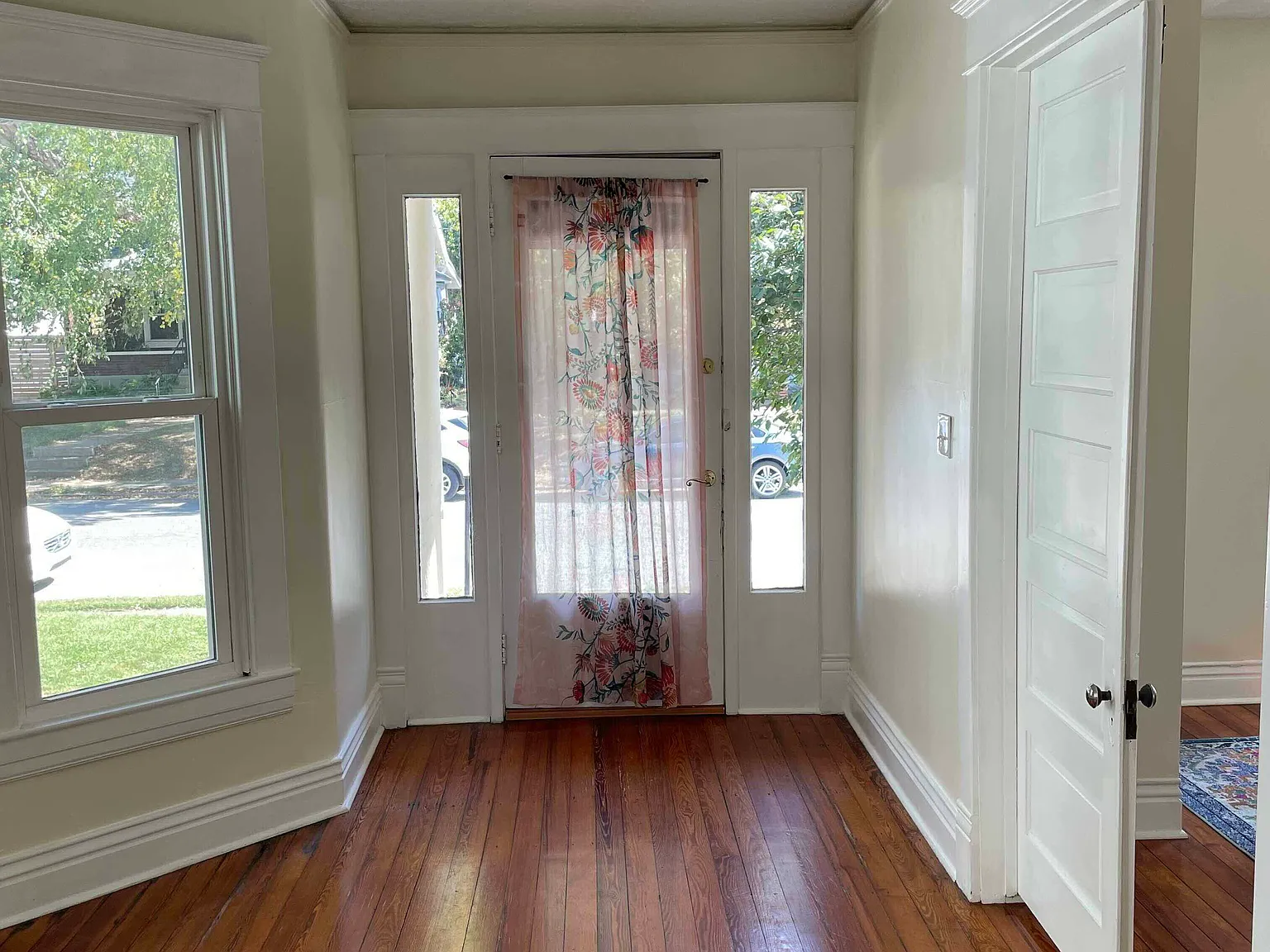 2 bed, 1100 sqft, $1,700 — Photo 2
