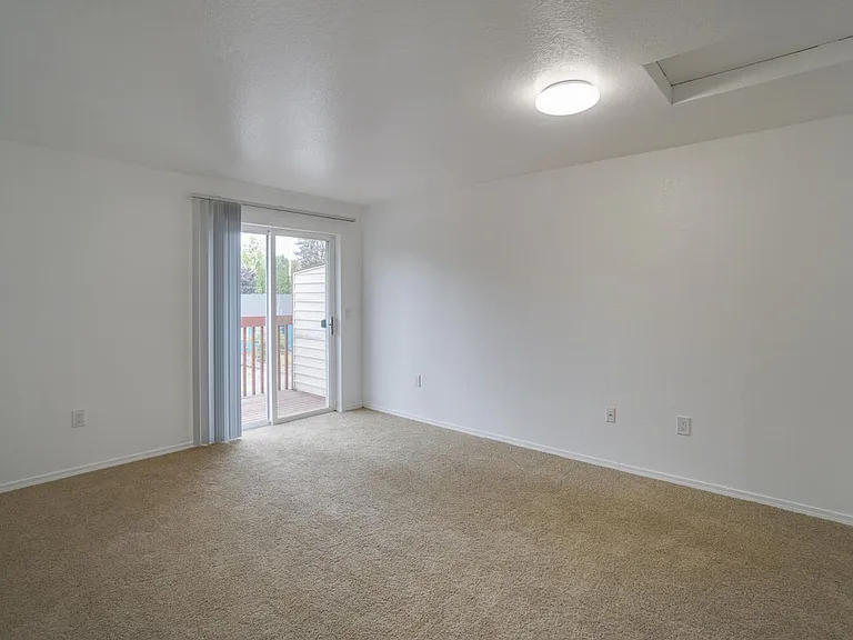 5075-5105 10th Ave NE — Photo 19