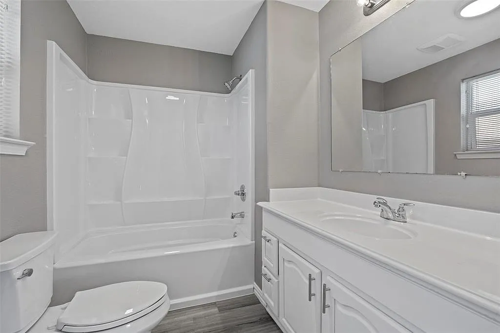 3 bed, 1200 sqft, $1,500 — Photo 2
