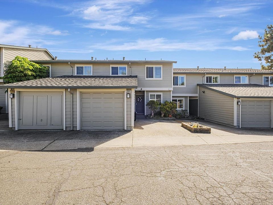 1st image of 25055 Oakridge Ct