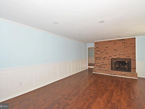 4th image of 4011 Grosse Point Dr