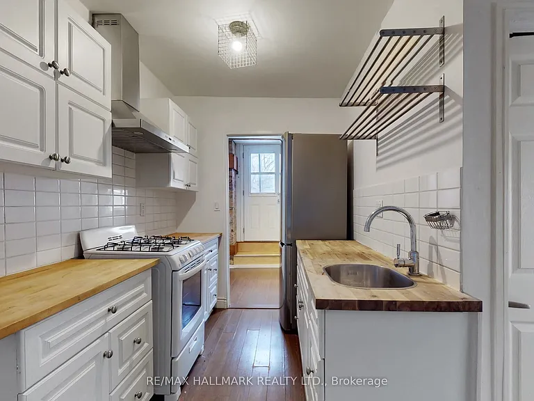 557 Parliament St #1 — Photo 5