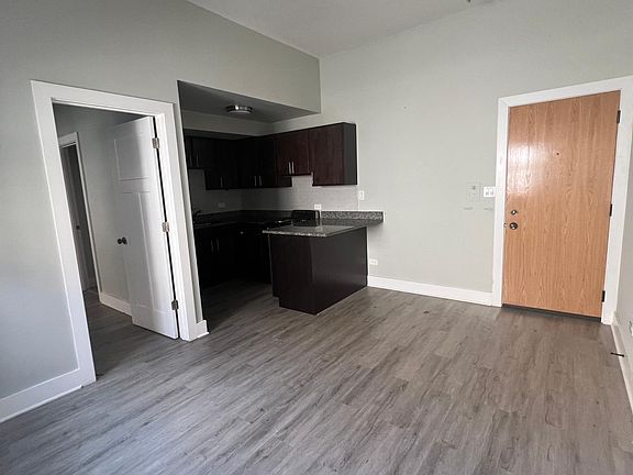 4th image of 1439 N Dearborn St #4B