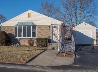 36 Farrar St, Cranston, RI 02920