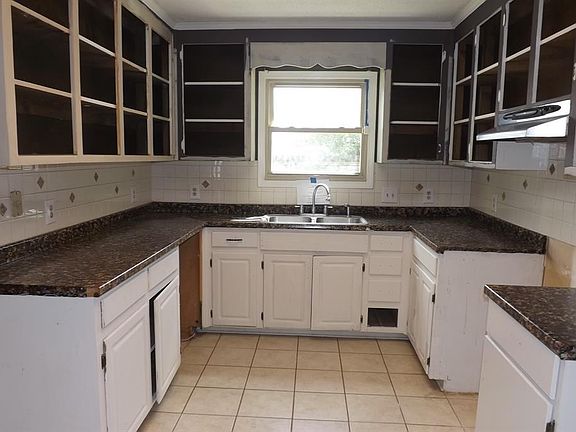 5th image of 107 Lake Oliver Dr