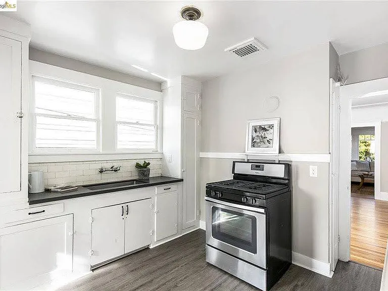 5723 Shattuck Ave — Photo 5