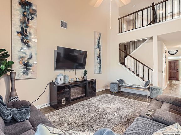 5th image of 5622 DEVONWOOD ST
