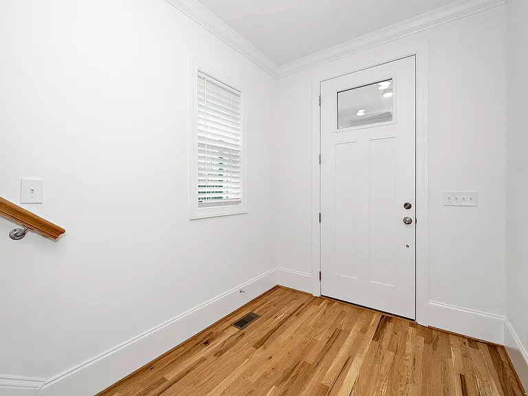 1755 Crest Rd — Photo 2