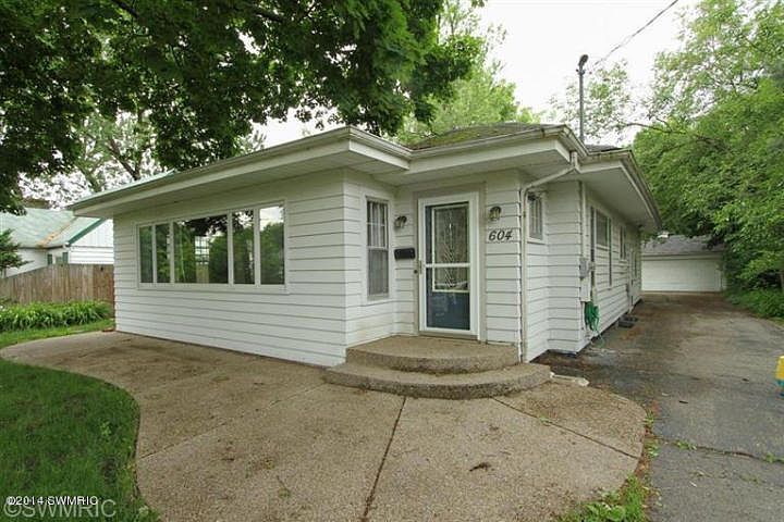 1st image of 604 Norton Dr