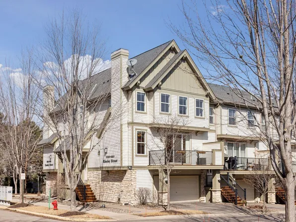 11227 Kinsley St, Eden Prairie, MN 55344