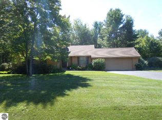 10163 Deerpath S, TRAVERSE CITY, MI 49685