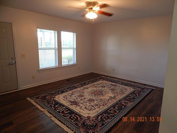 Living Room/Den