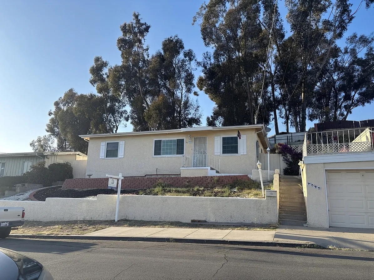 4 bed, 1300 sqft, $3,900 — Photo 1