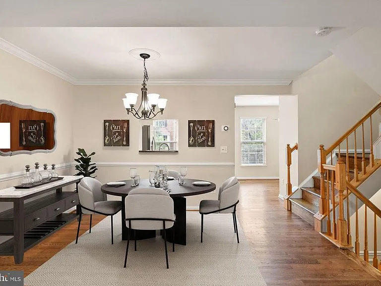 917 Rolfe Pl — Photo 3