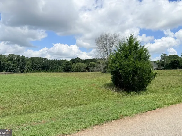 15 Meadow View Ct, Social Circle, GA 30025