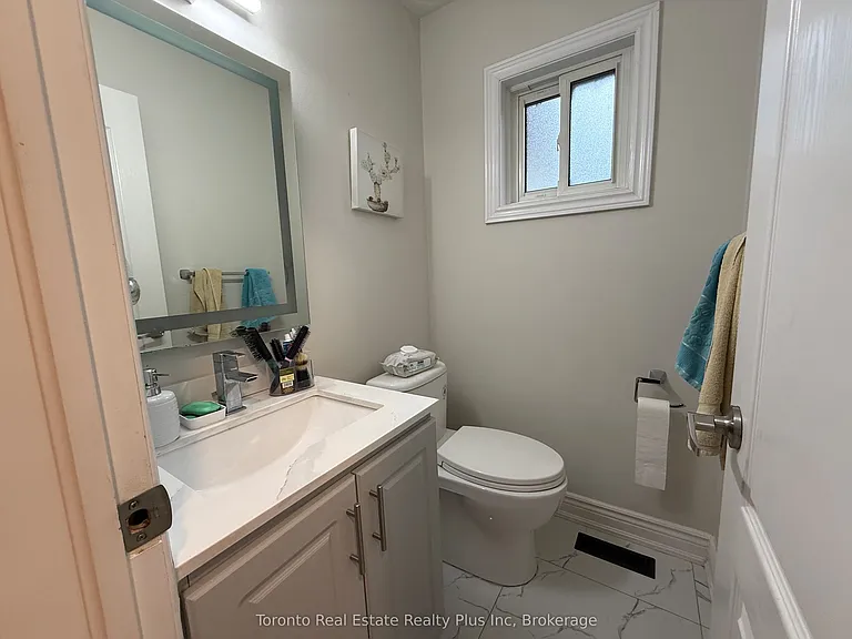 130 Ashurst Cres — Photo 18