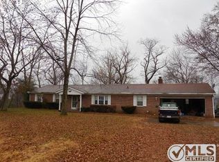 10 Williams St, Sistersville, WV 26175