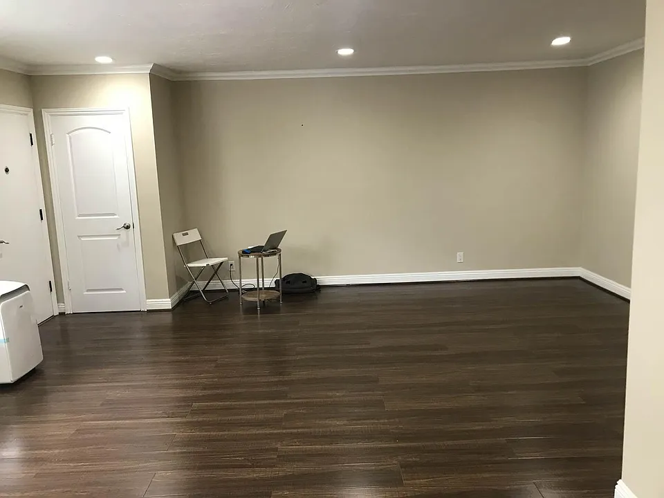 1126 N Central Ave #202