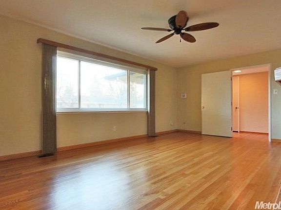4th image of 1071 Glen Holly Way