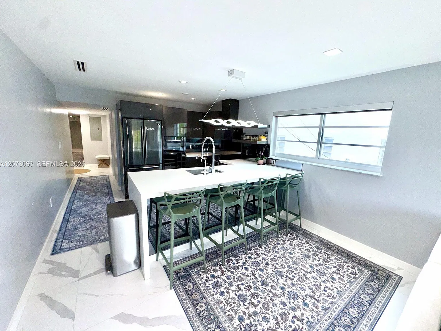 Paradise Plaza Condo — Photo 2
