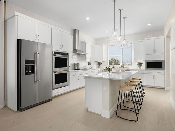 Kitchen with large central island