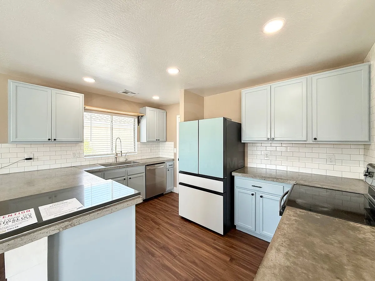 4 bed, 3.0 bath, 2154 sqft, $2,150 — Photo 3
