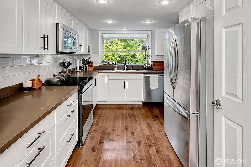 4th image of 15228 SE 49th Street
