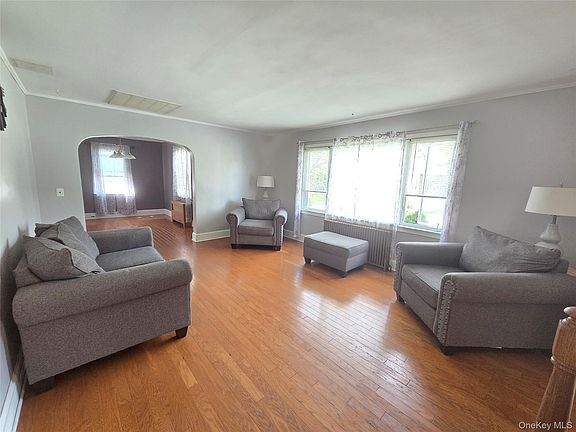 3rd image of 67 Myrtle Avenue